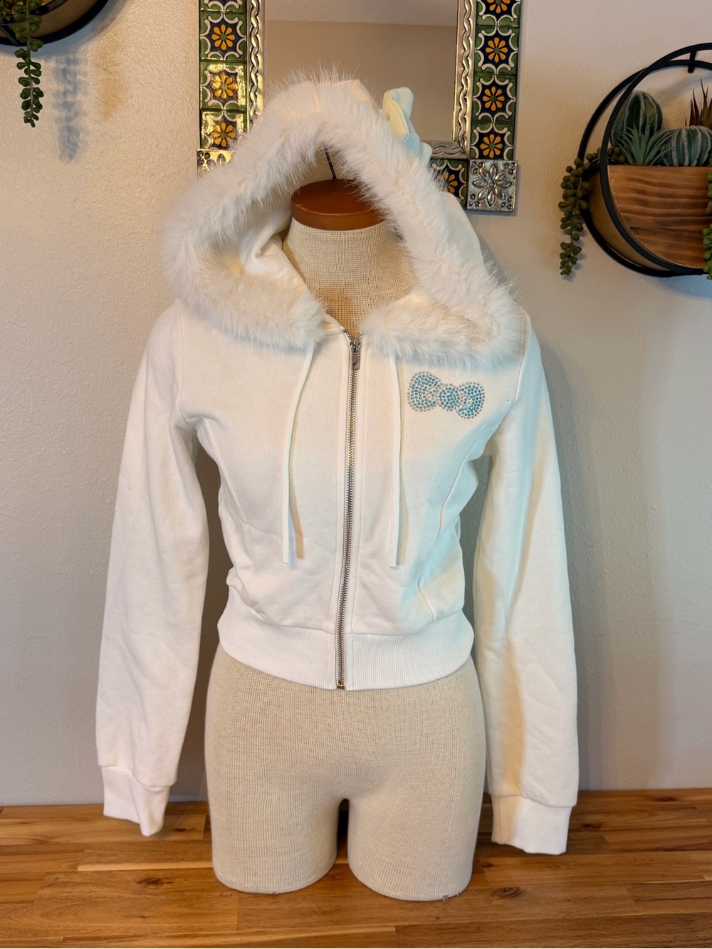 ✨ RARE Forever 21 x Hello Kitty Faux-Fur Cropped Hoodie ✨